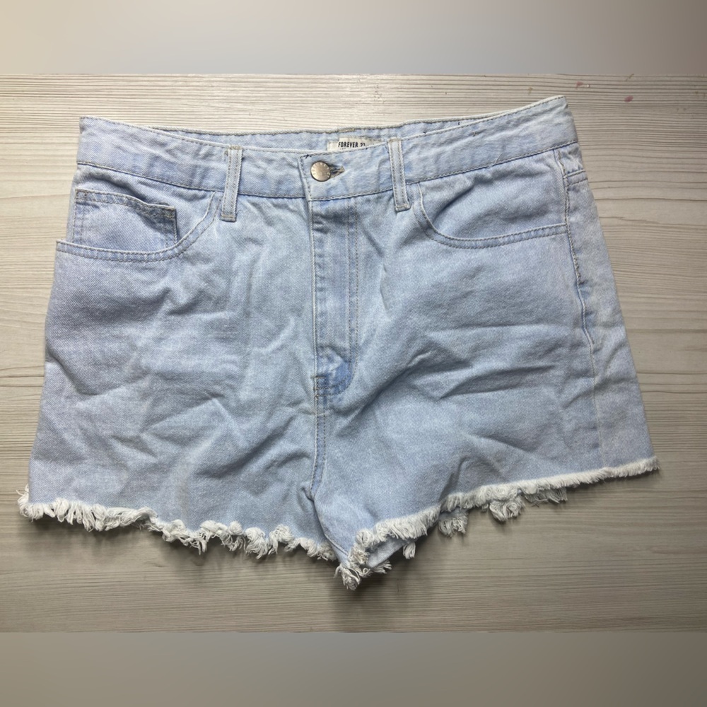 Forever 21 Lightwash Womens Highrise Jean Shorts Raw Hem Size 30 100% Cotton